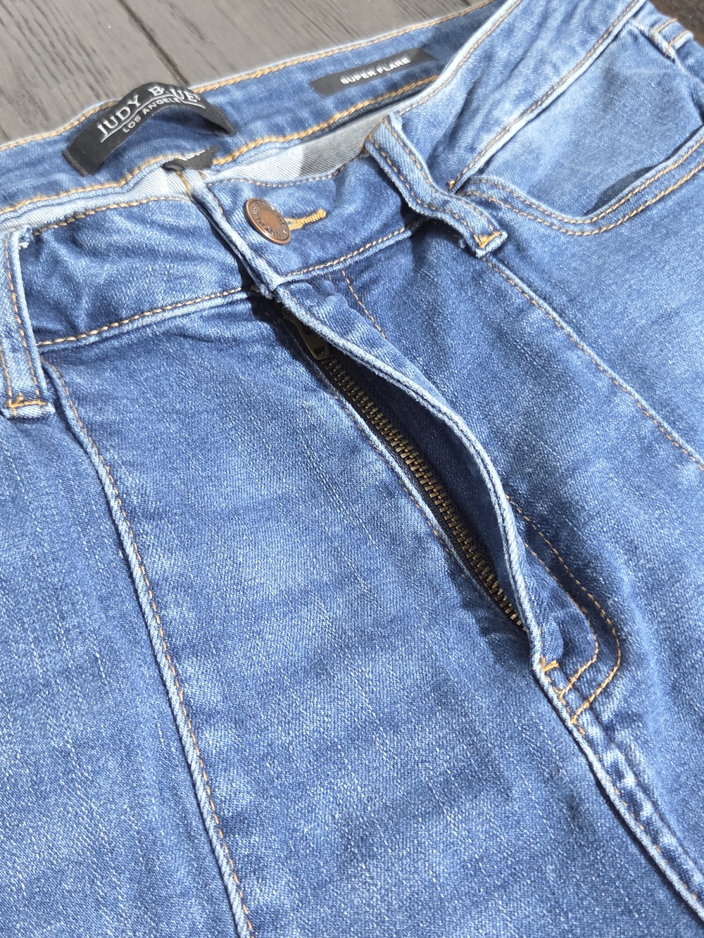 Judy Blue Women's Stretch Denim Jeans Super Flare Legs 13/31 Rough Hem - Picture 4 of 13